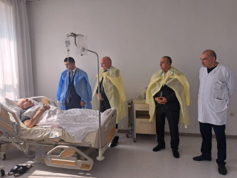 Yevlax Şəhər İcra Hakimiyyətinin Başçısı Xəstəxanada müalicə alan Şəhid ailələrinin üzvlərini və Birinci Qarabağ müharibəsinin qazisini ziyarət etmişdir
