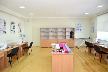 İyulun 1-də Heydər Əliyev Fondunun vitse-prezidenti, IDEA İctimai Birliyinin təsisçisi və rəhbəri Leyla Əliyeva Yevlax şəhərinə səfəri çərçivəsində Səməd Vurğun adına 5 nömrəli tam orta ümumtəhsil məktəbinin yeni binasının açılışında iştirak edib.