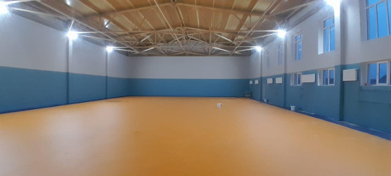 Yevlax Şəhər İcra Hakimiyyətinin Başçısı Anar Tağıyev S.Vurğun adına Şəhər 5 nömrəli tam orta ümumtəhsil məktəbdə həyata keçirilən tikinti işləri ilə yerində tanış olub.