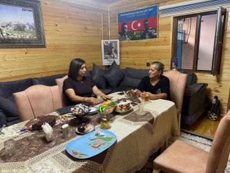 Yevlax Şəhər İcra Hakimiyyəti Başçısı Aparatının məsul əməkdaşları 27 Sentyabr-Anım Günü münasibətilə şəhid ailələrini ziyarət edib
