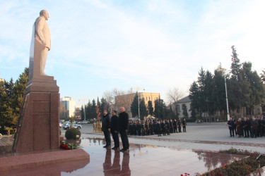 Xalqımızın Ümummilli Lideri Heydər Əliyevin əziz xatirəsi Yevlaxda böyük ehtiramla anıldı