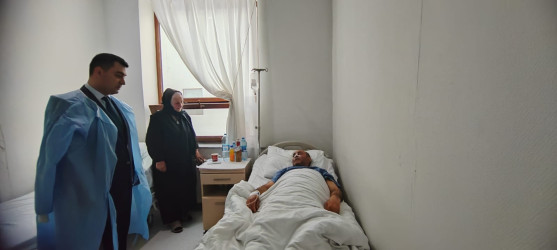 Yevlax Şəhər İcra Hakimiyyətinin Başçısı Yevlax rayon Mərkəzi Xəstəxanasında müalicə olunan şəhid atası Məmmədov Elxan Əli oğlunu ziyarət edib