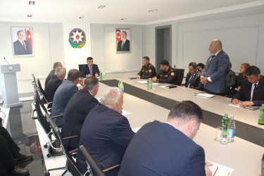 Yevlax Şəhər İcra Hakimiyyətində 2025-2026-ci illərin payız-qış mövsümünə hazırlığın vəziyyətinə dair müşavirə keçirilmişdir