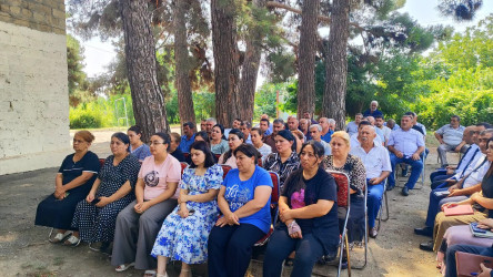 Yevlax Şəhər İcra Hakimiyyətinin Başçısı Qaramanlı kəndində növbəti səyyar vətəndaş qəbulu keçirib