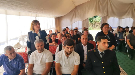 Yevlax Şəhər İcra Hakimiyyətinin Başçısı Dəlləklər kəndində səyyar qəbul keçirib