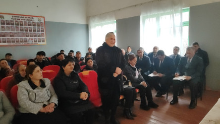 Yevlax Şəhər İcra Hakimiyyətinin Başçısı Anar Tağıyev vətəndaşların mövcud problemlərini yerindəcə öyrənilməsi və həlli istiqamətdə müvafiq tədbirlərin görülməsi məqsədilə rayonun Varvara kəndində vətəndaşlarla növbəti səyyar qəbul keçirmişdir.