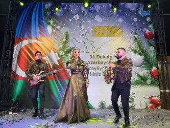 Yevlaxda 31 Dekabr Dünya Azərbaycanlılarının Həmrəyliyi Günü və Yeni İl münasibətilə möhtəşəm konsert proqramı təşkil olunub