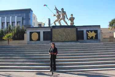 Yevlaxda Şəhər İcra Hakimiyyətinin təşkilatçılığı ilə 9 noyabr Dövlət Bayrağı Gününə həsr edilmiş yürüş təşkil edilmişdir