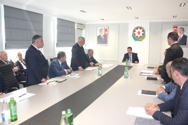 Yevlax Şəhər İcra Hakimiyyətində 2025-2026-ci illərin payız-qış mövsümünə hazırlığın vəziyyətinə dair müşavirə keçirilmişdir