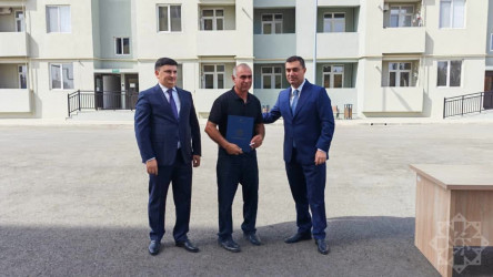 Yevlaxda şəhid ailələri və müharibə ilə əlaqədar əlilliyi olan şəxslərə mənzillər verilib