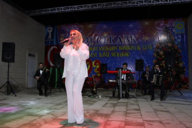 Yevlaxda möhtəşəm bayram konserti keçirildi