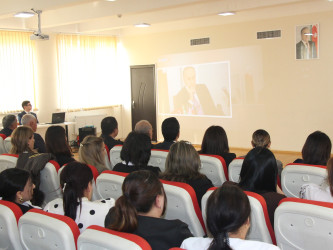 Yevlaxda Ulu Öndər Heydər Əliyevin anım gününə həsr edilmiş tədbir keçirilmişdir