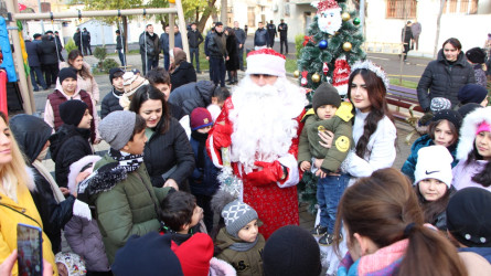 Yevlaxda uşaqlar üçün yeni il şənliyi keçirildi