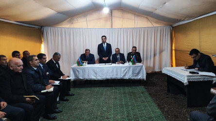 Yevlax Şəhər İcra Hakimiyyəti Başçısı Anar Tağıyev müəyyən edilmiş qrafikə uyğun olaraq rayonun Hacıselli kəndində sakinlərlə növbəti səyyar qəbul keçirmişdir.