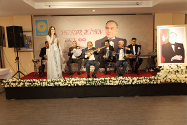 Yevlaxda Ulu Öndər Heydər Əliyevin anadan olmasının 103-cü ildönümünə həsr olunmuş tədbir keçirilib