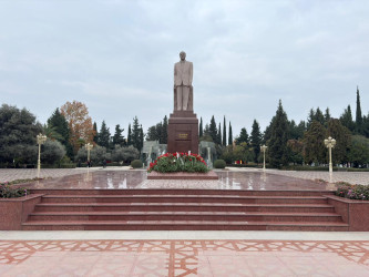Yevlaxda Ulu Öndər Heydər Əliyevin anım mərasimi keçirilib