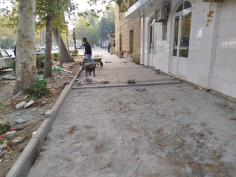 Şəhərin Nizami prospektində piyada səkiləri yenidən qurulur