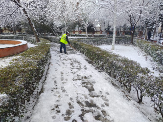 Yevlaxda qarlı hava şəraiti ilə əlaqədar tədbirlər görülür