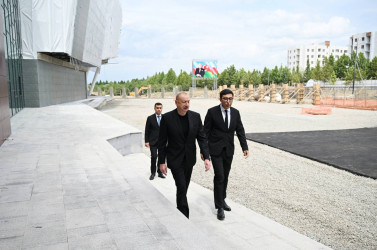 İlham Əliyev Yevlax Olimpiya İdman Kompleksində görülmüş işlərlə tanış olub