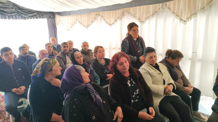 Yevlax Şəhər İcra Hakimiyyətinin Başçısı Yeni Çobankərə kənd sakinlərinin müraciətlərini dinləmişdir