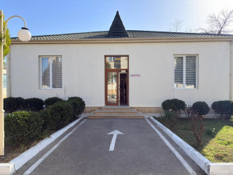 Yevlax Şəhər İcra Hakimiyyətinin Başçısı əsaslı yenidənqurma işlərindən sonra istifadəyə verilmiş Ağciyər Xəstəlikləri Mərkəzinin tabeliyində fəaliyyət göstərən Yevlax Regional Xəstəxanası ilə tanış olub