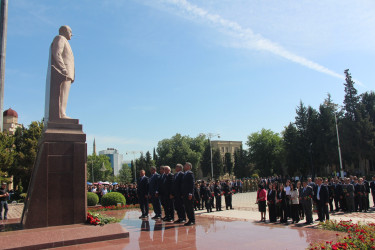 Yevlaxda xalqımızın Ümummilli Lideri, Ulu Öndər Heydər Əliyevin anadan olmasının 102-ci ildönümü qeyd olunmuşdur