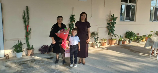 Yevlax Şəhər İcra Hakimiyyəti Başçısı aparatının məsul şəxsləri Şəhid övladlarını ilk dərsə aparıblar