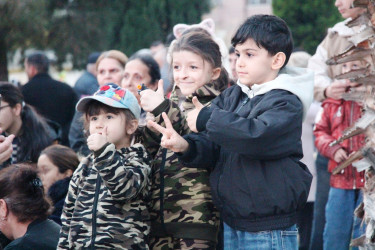 Yevlaxda Zəfər Gününə həsr edilən möhtəşəm konsert keçirilib