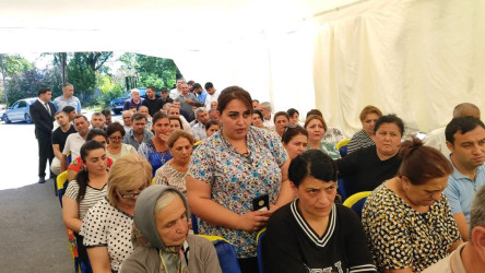 Yevlax Şəhər İcra Hakimiyyətinin Başçısı Yuxarı Salamabad kəndində səyyar qəbul keçirib