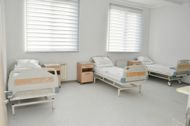 Ağciyər Xəstəlikləri Mərkəzinin tabeliyində fəaliyyət göstərən Yevlax Regional Xəstəxanasının binası əsaslı yenidənqurma işlərindən sonra vətəndaşların istifadəsinə verilib