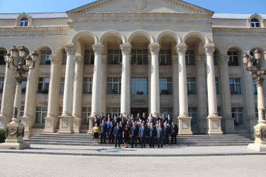 Yevlaxda 23 iyun - Dövlət Qulluqçularının Peşə Bayramı gününə həsr olunmuş tədbir keçirilmişdir