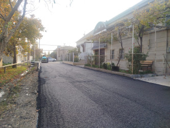 Şəhid Yusif Yusifbəyli küçəsində yeni asfalt örtüyünün vurulması işləri həyata keçirilir