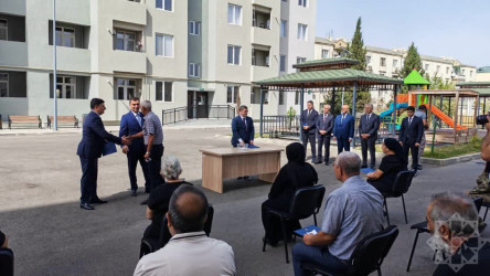 Yevlaxda şəhid ailələri və müharibə ilə əlaqədar əlilliyi olan şəxslərə mənzillər verilib