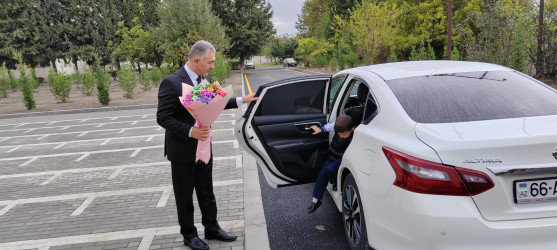 Yevlax Şəhər İcra Hakimiyyəti Başçısı aparatının məsul şəxsləri ilk dəfə dərsə gedən Şəhid övladlarını tək qoymadı