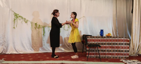 Yevlaxda uşaqlar üçün tamaşa nümayiş olunub