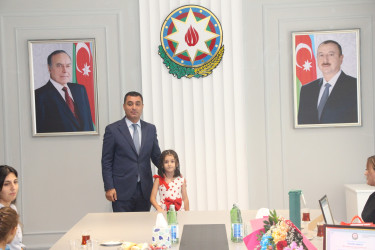 Yevlax Şəhər İcra Hakimiyyətinin Başçısı birinci sinfə gedəcək və ali təhsil müəssisələrinə qəbul olmuş şəhid ailələrinin üzvləri ilə görüşmüşdür