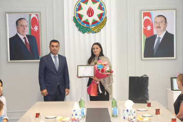 Yevlax Şəhər İcra Hakimiyyətinin Başçısı birinci sinfə gedəcək və ali təhsil müəssisələrinə qəbul olmuş şəhid ailələrinin üzvləri ilə görüşmüşdür