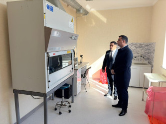 Yevlax Şəhər İcra Hakimiyyətinin Başçısı əsaslı yenidənqurma işlərindən sonra istifadəyə verilmiş Ağciyər Xəstəlikləri Mərkəzinin tabeliyində fəaliyyət göstərən Yevlax Regional Xəstəxanası ilə tanış olub