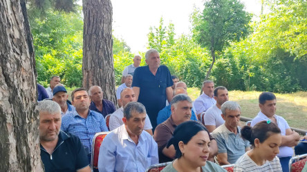 Yevlax Şəhər İcra Hakimiyyətinin Başçısı Qaramanlı kəndində növbəti səyyar vətəndaş qəbulu keçirib