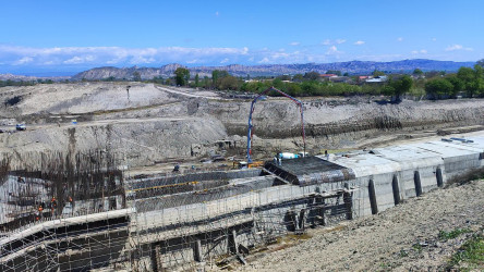 Yevlax Şəhər İcra Hakimiyyətinin Başçısı Şirvan Suvarma Kanalının rayon ərazisindən keçən hissəsində aparılan işlərlə yerində tanış olub