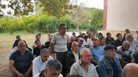 Yevlax Şəhər İcra Hakimiyyətinin Başçısı növbəti səyyar qəbulunu rayonun Yuxarı Bucaq kəndində keçirib