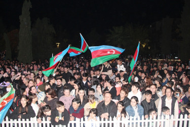 Yevlaxda Zəfər Gününə həsr edilən möhtəşəm konsert keçirilib