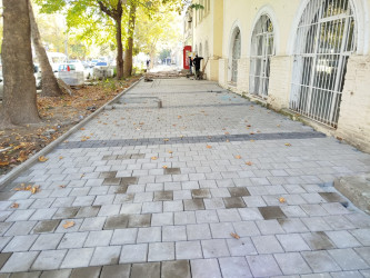 Şəhərin Nizami prospektində piyada səkiləri yenidən qurulur