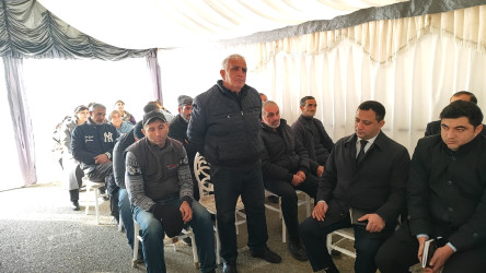 Yevlax Şəhər İcra Hakimiyyətinin Başçısı rayonun İsmayılabad kəndində səyyar qəbul keçirmişdir