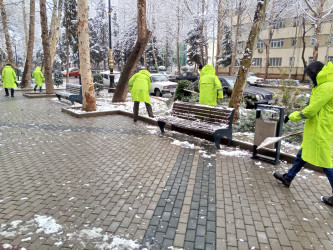 Yevlaxda qarlı hava şəraiti ilə əlaqədar tədbirlər görülür