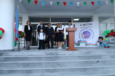 Yevlax Şəhər İcra Hakimiyyətinin Başçısı şəhid övladını ilk dərsə aparıb