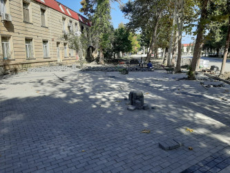 Yevlax şəhəri Heydər Əliyev prospektində əsaslı təmir işləri davam etdirilir