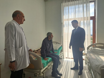 Yevlax Şəhər İcra Hakimiyyətinin Başçısı Xəstəxanada müalicə alan Şəhid ailələrinin üzvlərini və Birinci Qarabağ müharibəsinin qazisini ziyarət etmişdir