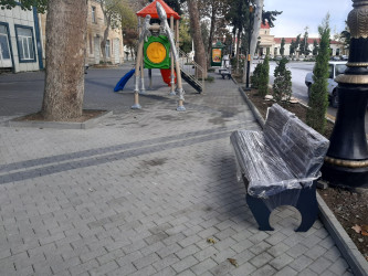 Yevlax şəhərinin Heydər Əliyev prospektində həyata keçirilən abadlıq quruculuq işləri davam etdirilir