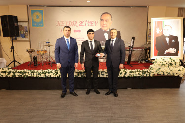 Yevlaxda Ulu Öndər Heydər Əliyevin anadan olmasının 103-cü ildönümünə həsr olunmuş tədbir keçirilib